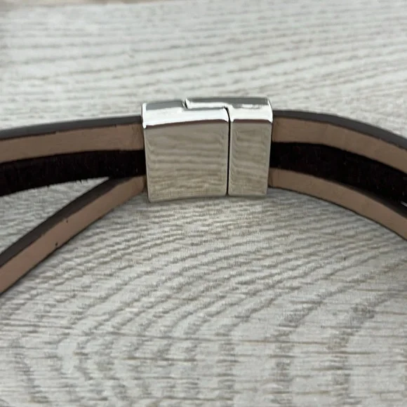 Faux Leather Magnetic Choker Necklace - Picture 5 of 6